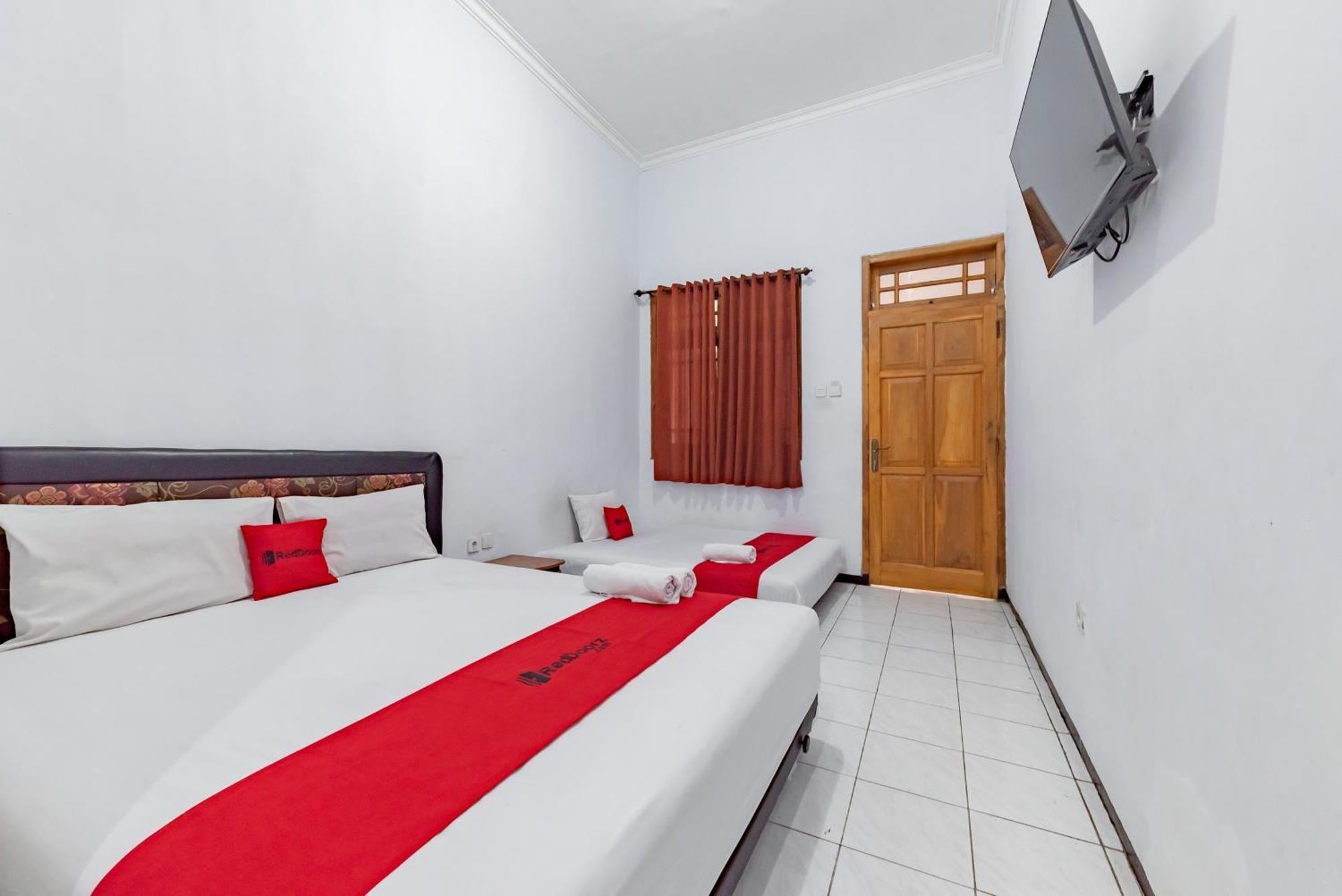 Reddoorz At Ciliwung Guest House Syariah Μαλάνγκ Εξωτερικό φωτογραφία