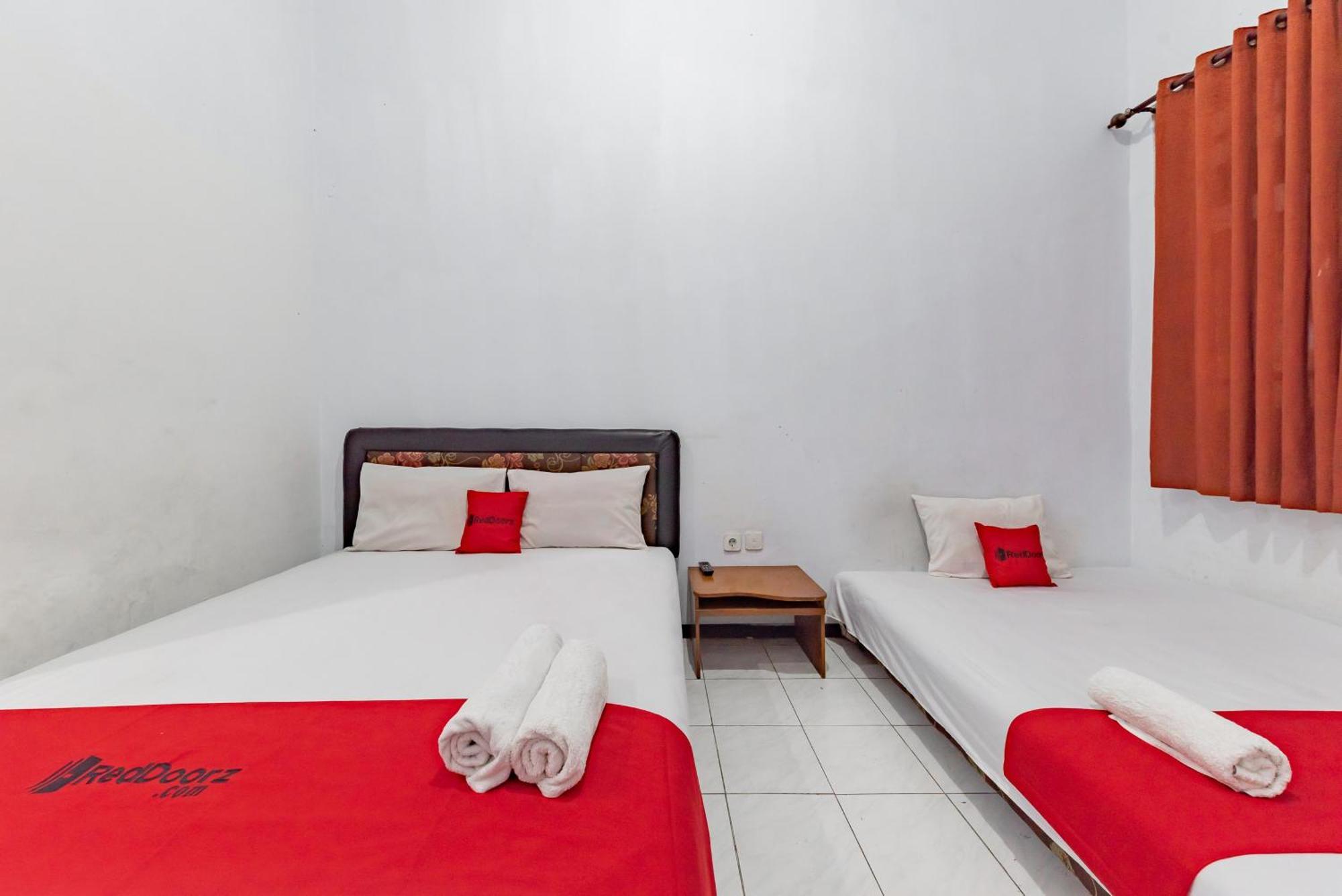 Reddoorz At Ciliwung Guest House Syariah Μαλάνγκ Εξωτερικό φωτογραφία