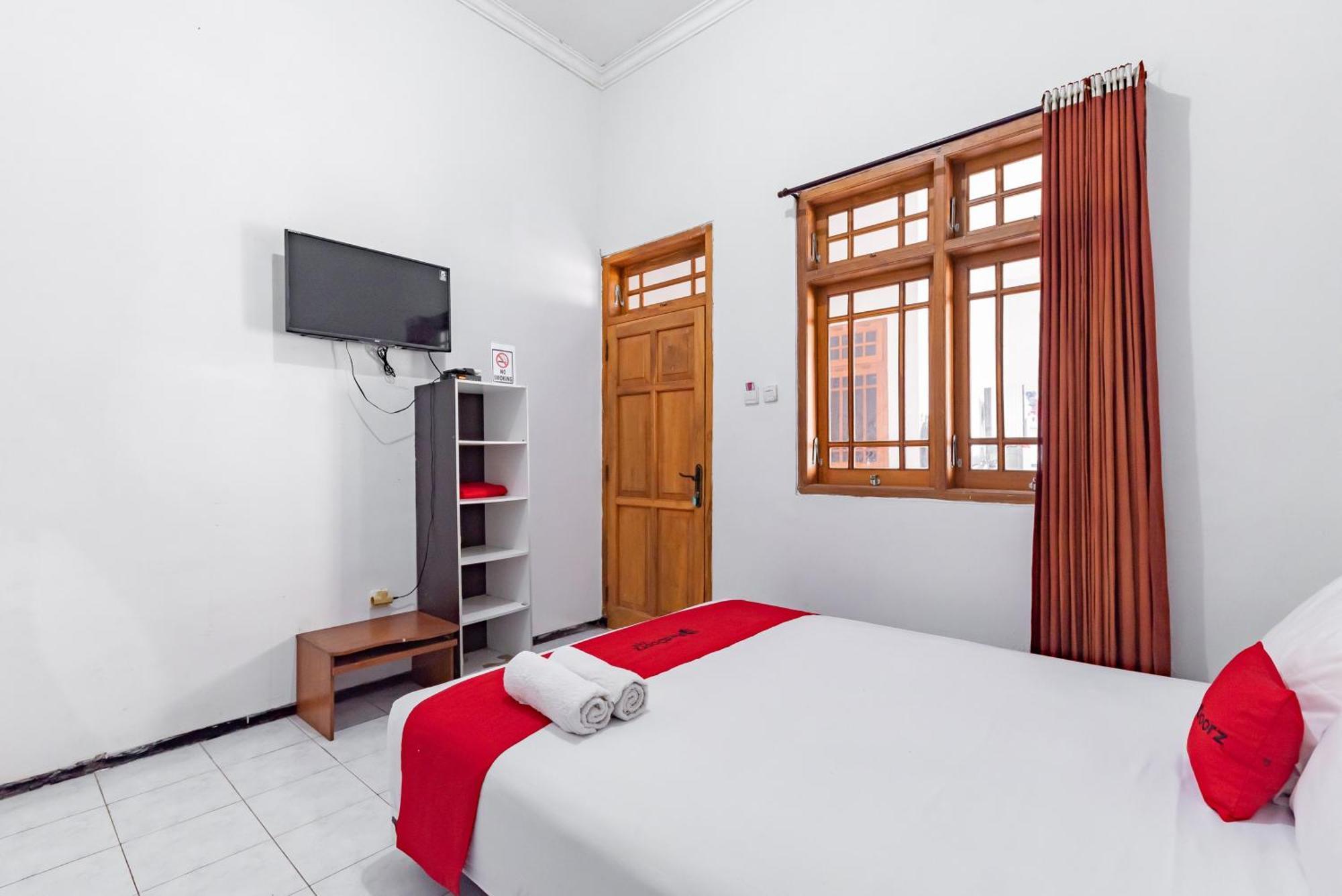 Reddoorz At Ciliwung Guest House Syariah Μαλάνγκ Εξωτερικό φωτογραφία