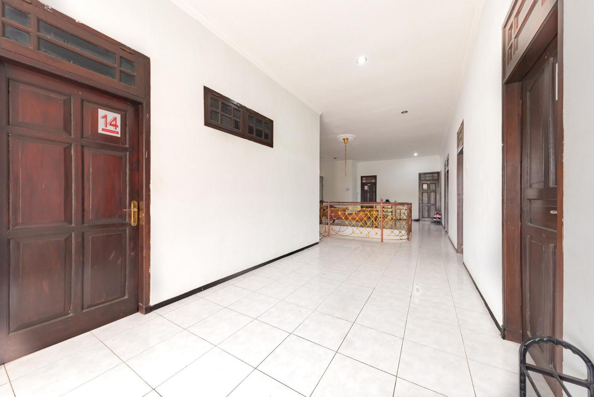 Reddoorz At Ciliwung Guest House Syariah Μαλάνγκ Εξωτερικό φωτογραφία